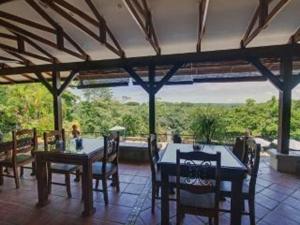 Unique 5 Architectural Homes, Pool & Wi-Fi