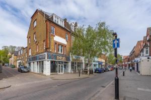 Bright 2BR Apartment Near Stansted Airport and Bishops Stortford Town Centre