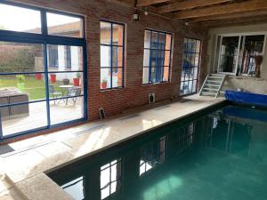 B&B / Chambres d'hotes Le Chateau de Failloux Piscine interieure Sauna : photos des chambres