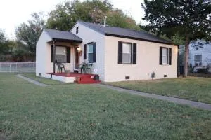 Charming 2 bedroom Retreat minutes from Downtown - Sperry