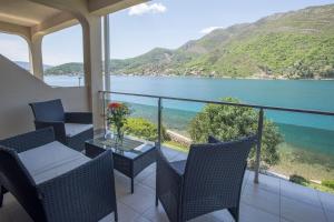 One-Bedroom Apartment with Balcony and Sea View (4 Adults)  room in Apartments MaXhit