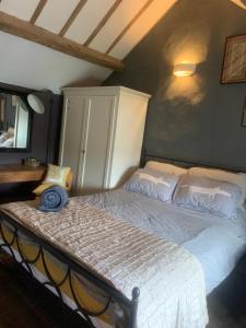 Double bedroom with king-sized bed, shower room and lounge in pretty cottage