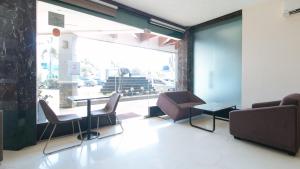 RedDoorz Premium @ Nick Hotel Gerona Tarlac