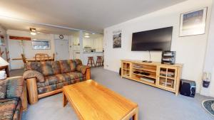 Summit Condominium #41 Condo