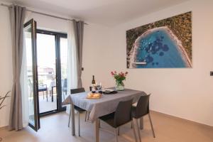 Luxury apartment Porto with sea view and swimming pool