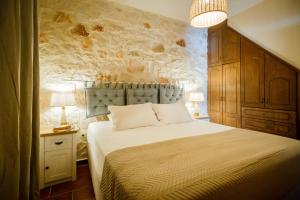 Villa Diamante -Seafront Stone Villa for 5 with Stunning Sunset Views By Villa Mana Gers