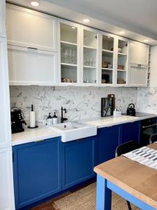 Executive 2 Bedroom Apartment Parking