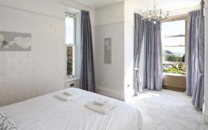 Torbay Rise sea side villa with family facilities