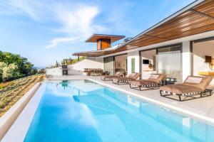 Villa Beyond the Horizon