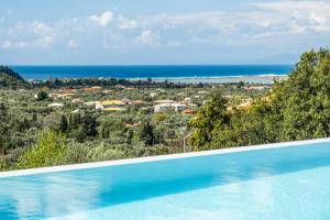 Villa Beyond the Horizon