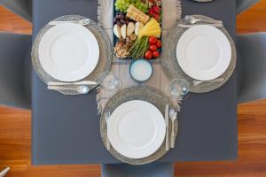 Premium villa, heatable infinity pool, jacuzzi and seaview, beach and city just 10min by foot