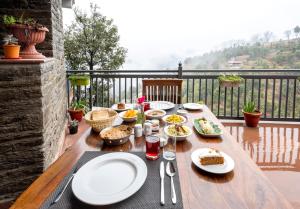 ROSASTAYS Vatika - Mountain View