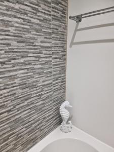 3 Minute Walk to Beach - Couldnt be much closer to sea