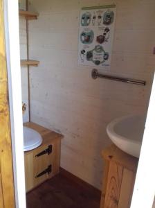 Chalets Roulotte La Marmotte : photos des chambres