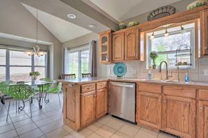 Less Than 1 Mi to Marina Family-Friendly Osage Beach Home