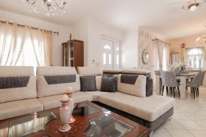 Matinas Family House with your Private Jacuzzi!