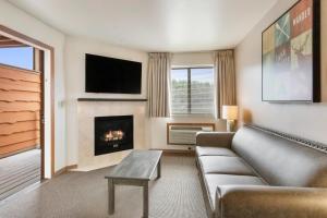 Two-Bedroom Suite room in Timber Ridge Lodge and Waterpark