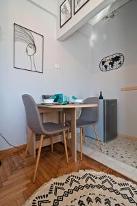 Athenian Sun-Kissed Penthouse with huge Balcony!