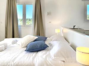 Palm Suite Blue