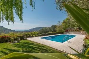 Beautiful villa with private garden and pool - Costermano