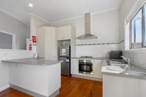 The Beaches on Lakes House - Central Coastal Stay