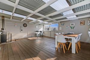 The Beaches on Lakes House - Central Coastal Stay