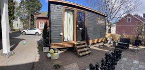 Saunallinen vierasmaja 1 km Föriltä Aurajoelta