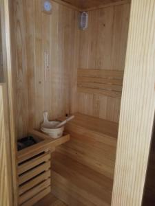 Khách sạn Hưng Việt (Măng Đen)