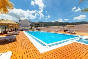 Triton Hotel - Малія