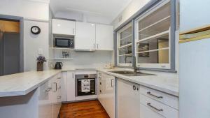 Lazy Days Seaside Cottage - Umina Beach