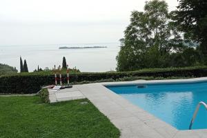 CasaAlma Pool, Terrace & Lakeview