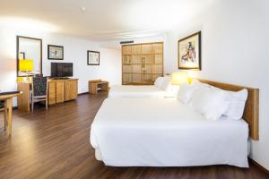 Junior Suite room in Radisson Blu Hotel Lisbon