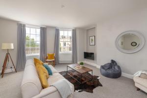 Georgian 2 Bed Apartment with 3 Bathrooms and Parking - 4-star hotels in Bath