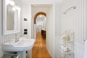 San Vitale Elegant Flat