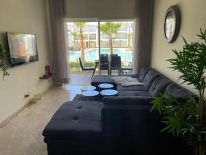 Appartement vue piscine bien équipé et bien ensoleillé - Hébergements non classés à Casablanca