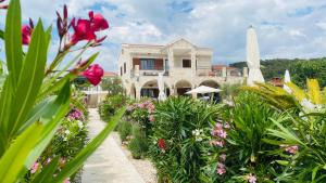 Villa Ludilo mit 4 Apartments in Poljica - Marina bei Trogir Split