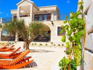 Villa Ludilo mit 4 Apartments in Poljica - Marina bei Trogir Split