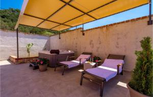 Amazing Home In Mundanije With 1 Bedrooms, Jacuzzi And Wifi