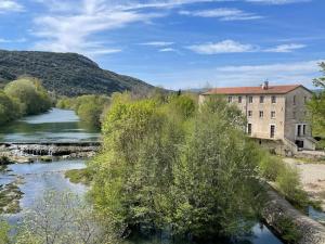 Maisons de vacances Captivating 2-Bed, 1 bath Cottage, Private Garden & Shared Pool in Sauve : photos des chambres