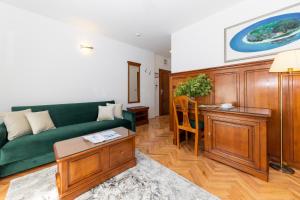 Deluxe Twin Room with Sea View room in Heritage Hotel Tisno