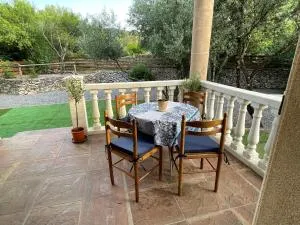 Captivating 2-Bed, 1 bath Cottage, Private Garden & Shared Pool in Sauve - Conqueyrac