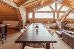 Chalet Kabane, NEUF, pied des pistes et garage