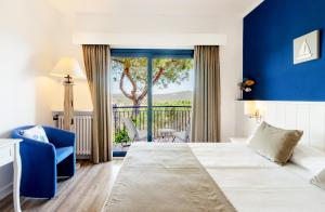 Deluxe Double Room with Balcony and Sea View room in Hotel Garbi