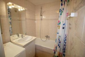 Appartements JOLI 25 m LUMINEUX avec BALCON et PISCINE : Appartement