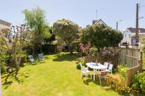 Maisons de vacances Au coeur de Treffiagat - maison pour 6 - 300m de la plage : photos des chambres