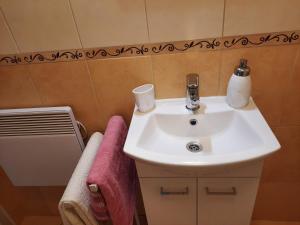 Apartament Witawa GDYNIA, pokój z aneksem kuchennym po remoncie