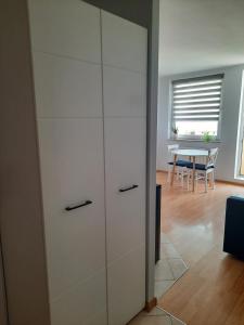 Apartament Witawa GDYNIA, pokój z aneksem kuchennym po remoncie