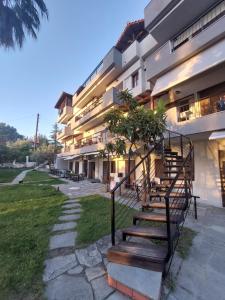 A. & C. Michailidi (Haris Mihailidis)