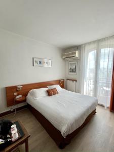 Hotels Hotel Colbert : photos des chambres