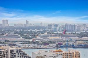 Amazing Penthouse In beautiful Brickell 42 floor!! Free Garage Parking